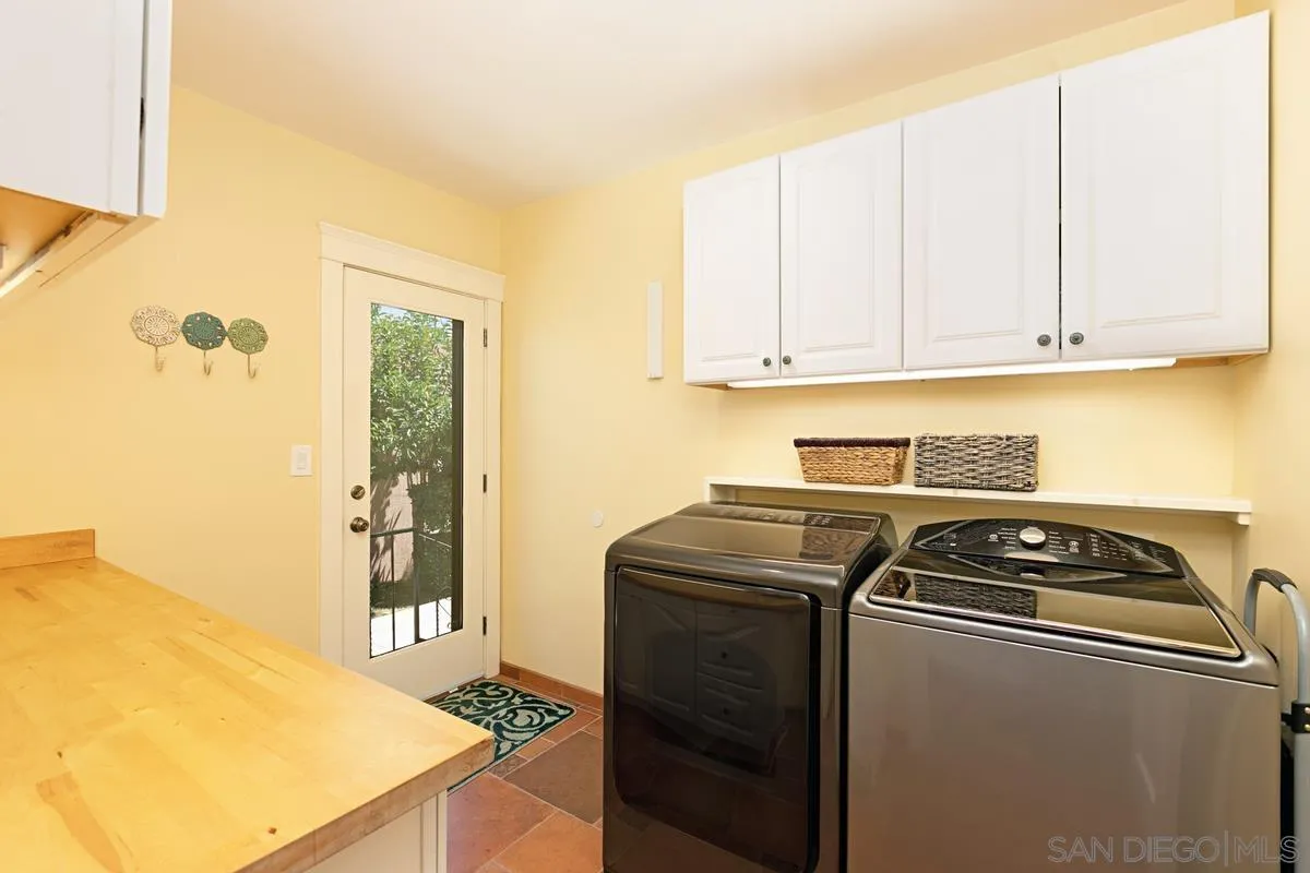 4169 Rochester Road San Diego, CA 92116 - Photo 15 of 30 a kitchen that has a sink and a stove