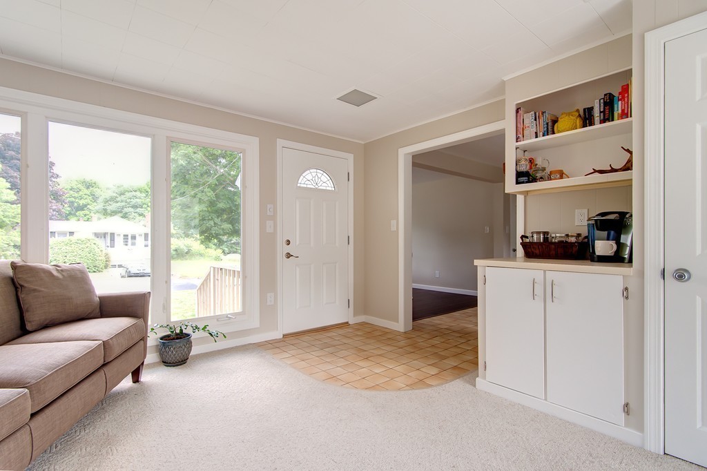 64 Kenberma Road Worcester, MA 01604 - Photo 4 of 20 Gallery Image 4