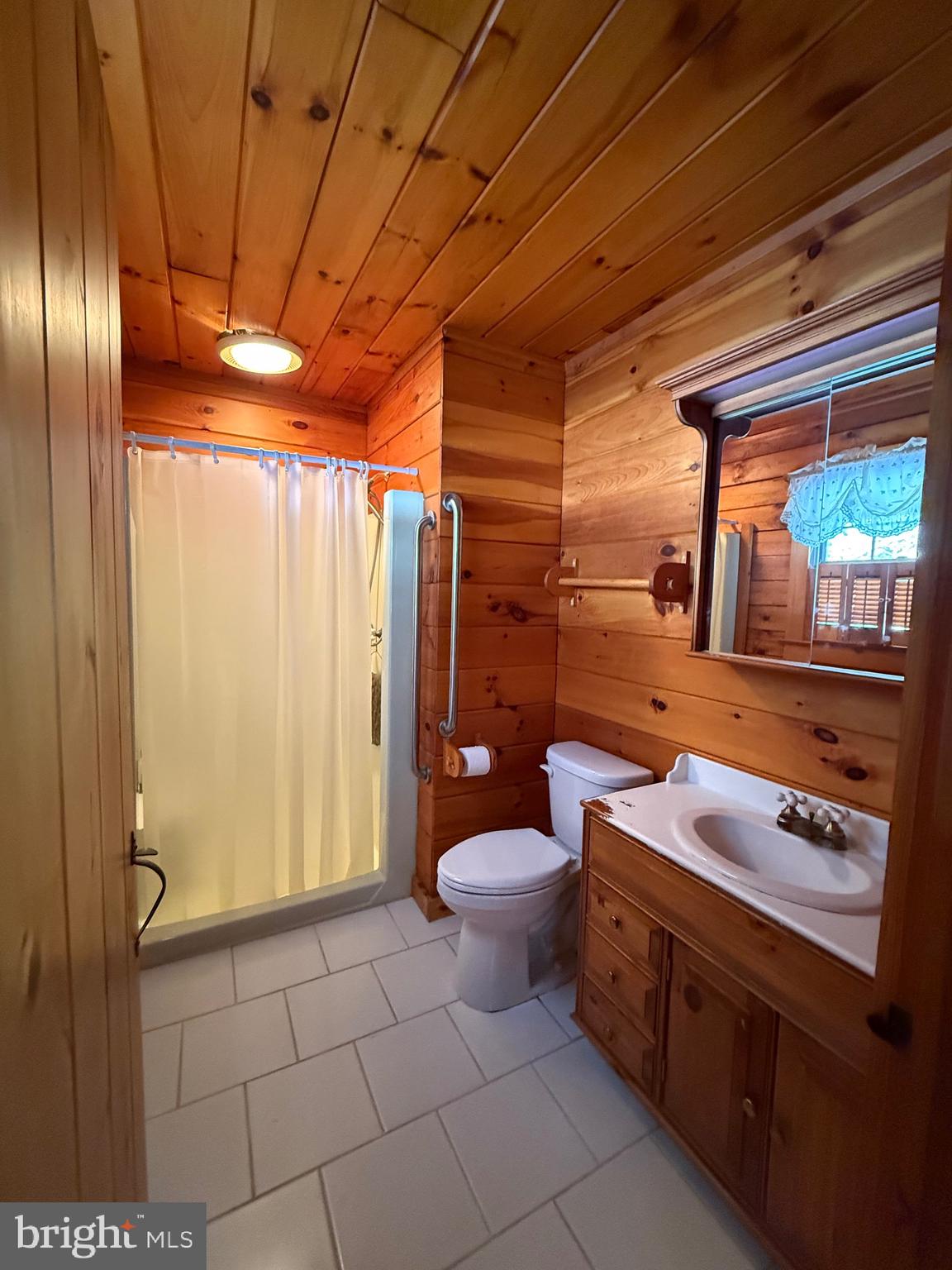 337 Harding Highway Pittsgrove, NJ 08318 - Photo 53 of 68 a bathroom with a toilet a sink and shower