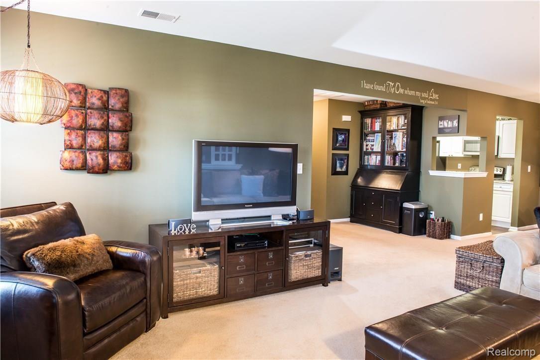 3444 Tremonte Circle, Unit 16 Rochester, MI 48306 - Photo 7 of 36 7.jpg