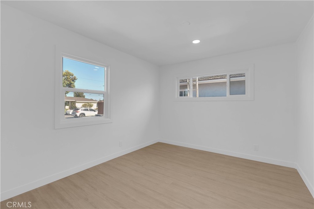 1007 North Mohawk Avenue Anaheim, CA 92801 - Photo 23 of 31 an empty room with windows