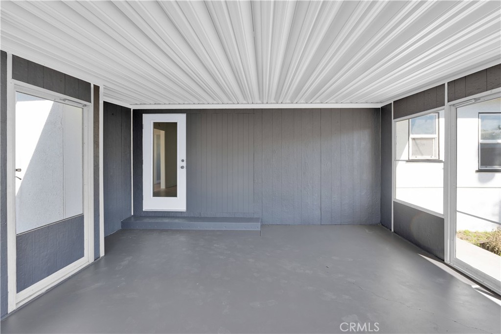 1007 North Mohawk Avenue Anaheim, CA 92801 - Photo 27 of 31 an empty room with windows