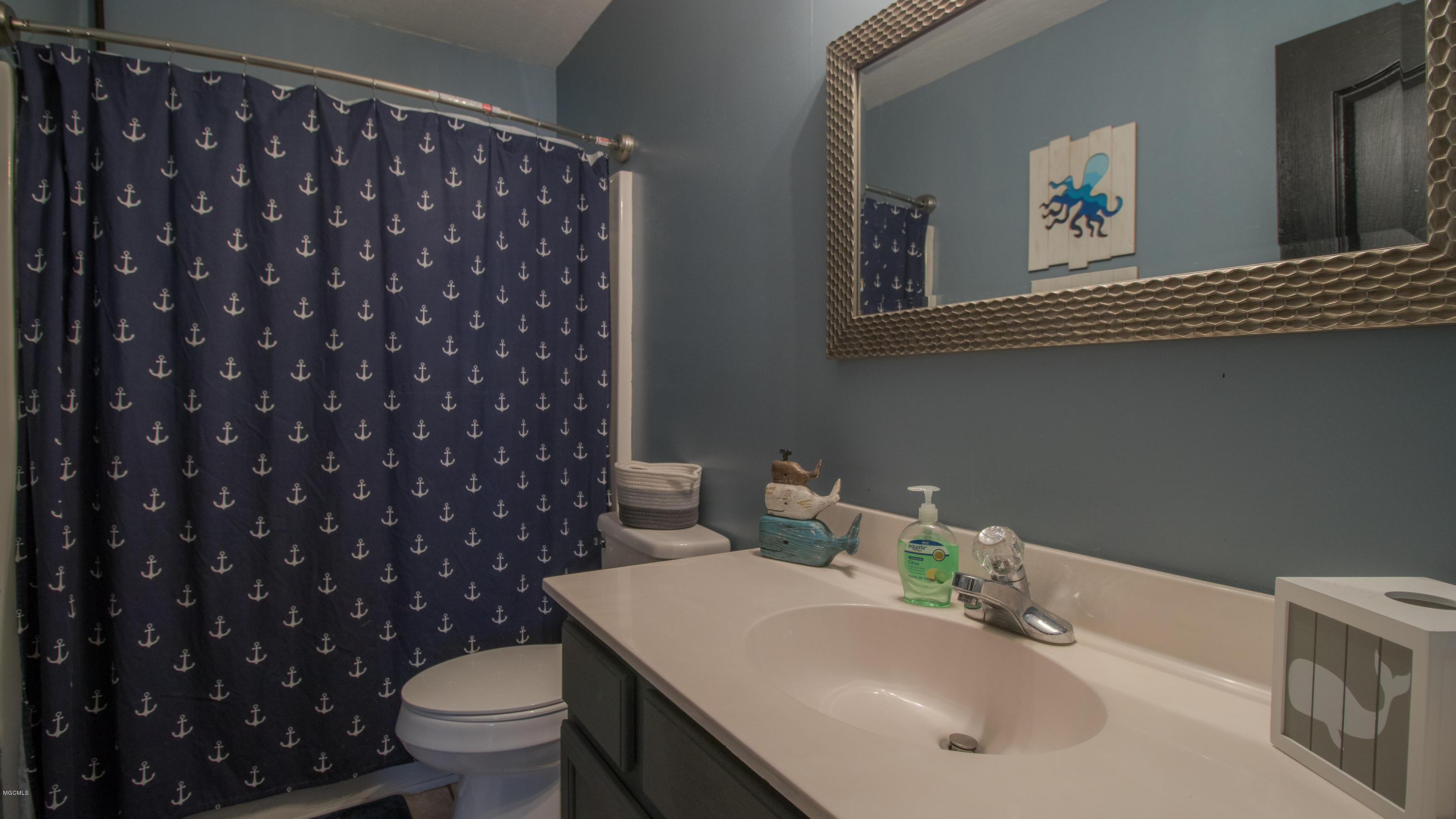 8129 Rue Holifield Central Ocean Springs, MS 39564 - Photo 16 of 18 Bathroom