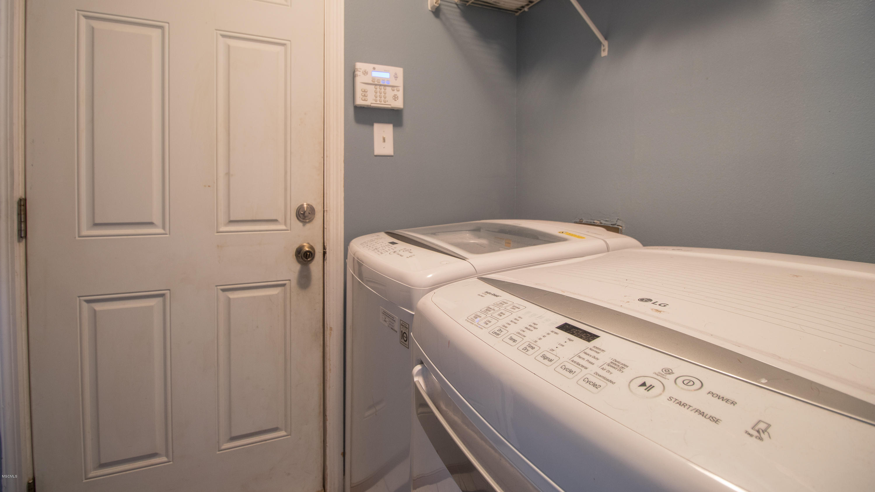 8129 Rue Holifield Central Ocean Springs, MS 39564 - Photo 17 of 18 Indoor laundry room