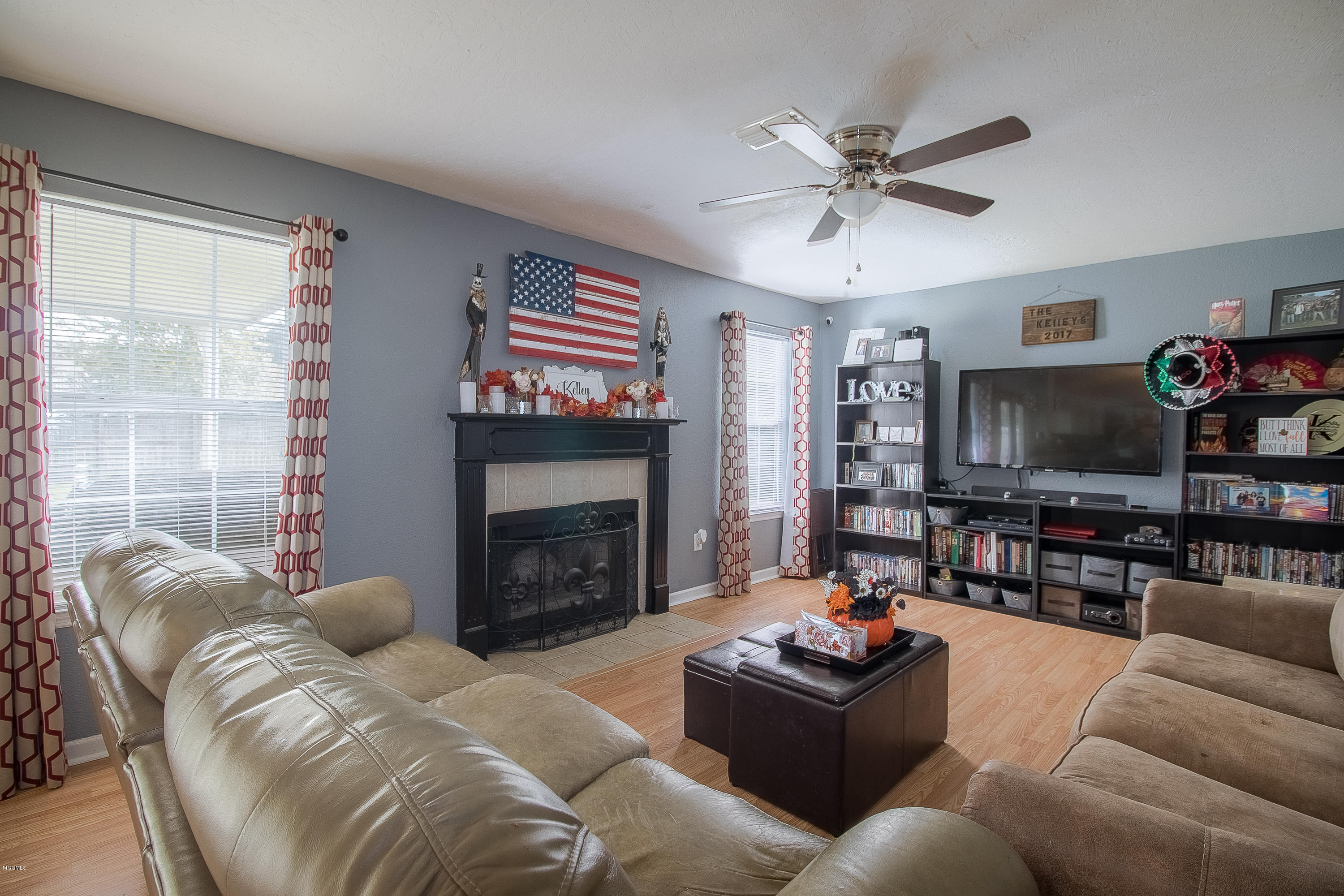 8129 Rue Holifield Central Ocean Springs, MS 39564 - Photo 4 of 18 Family Room