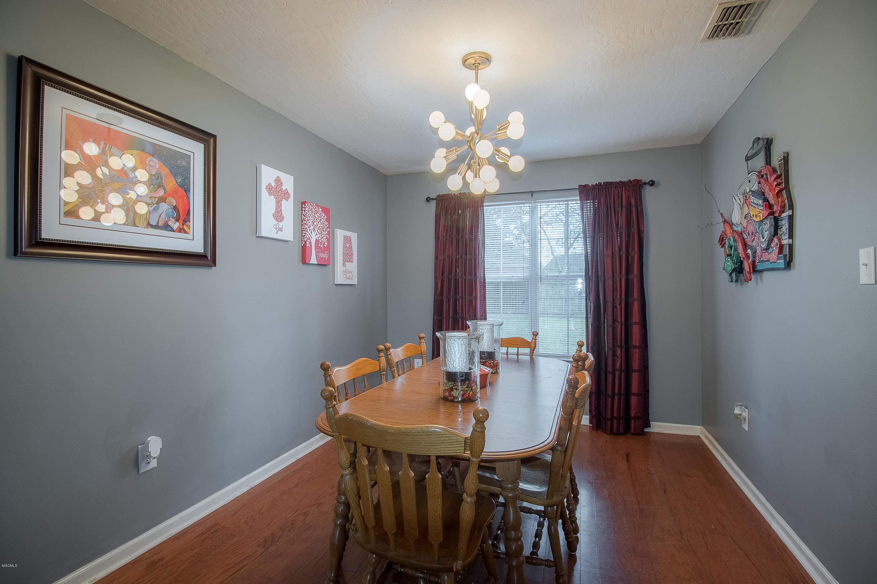8129 Rue Holifield Central Ocean Springs, MS 39564 - Photo 5 of 18 Dining room