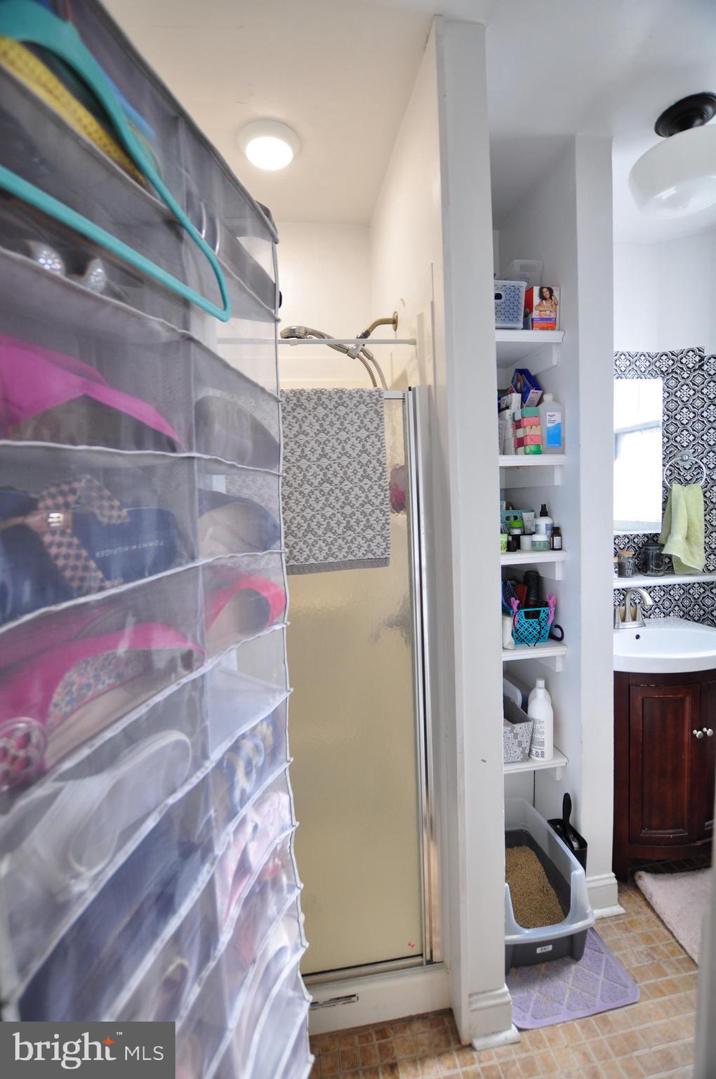 1904 Calvert Street Northwest Washington, DC 20009 - Photo 24 of 66 Unit 2 Bathroom Shower...