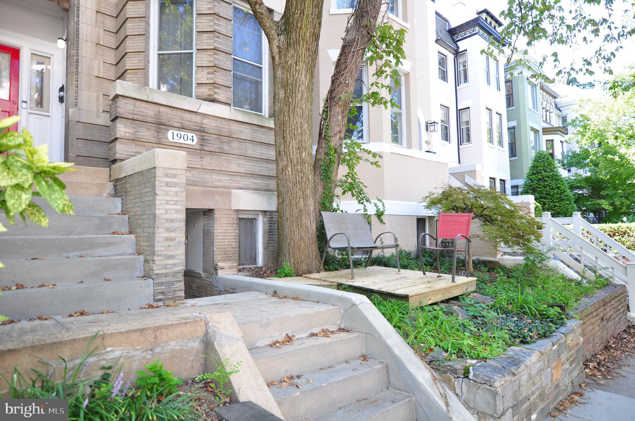 1904 Calvert Street Northwest Washington, DC 20009 - Photo 5 of 66 Quaint Deck and Sitting area...