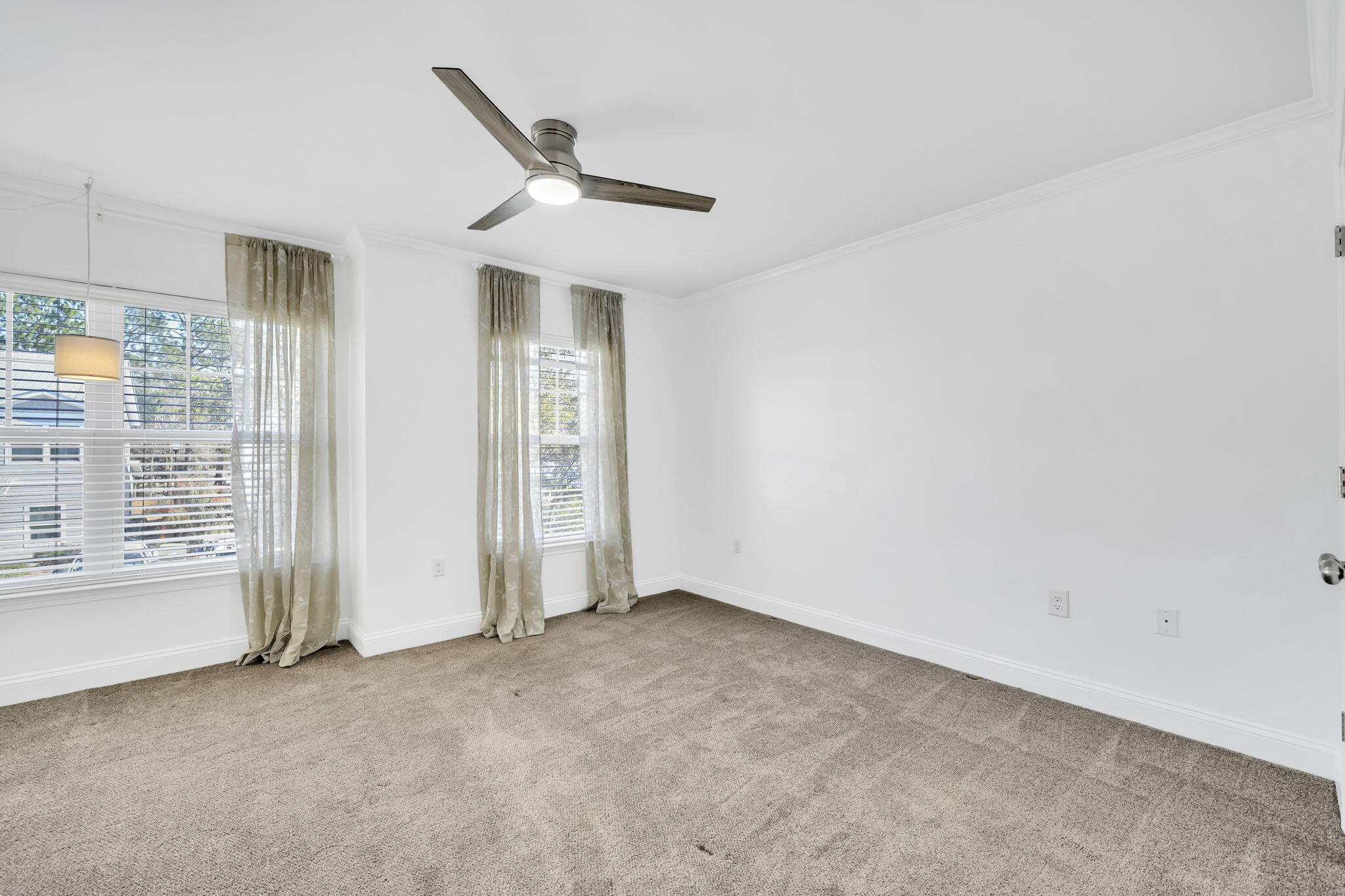 29 North Sand Palm Road Freeport, FL 32439 - Photo 15 of 40 an empty room with windows