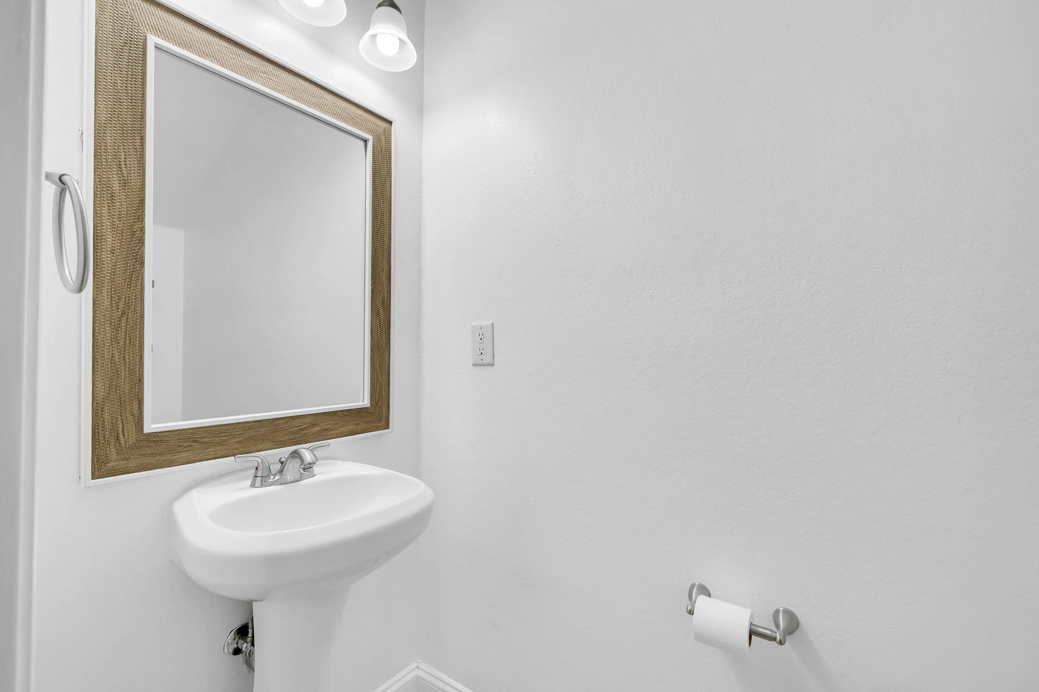 29 North Sand Palm Road Freeport, FL 32439 - Photo 8 of 40 a bathroom with a sink and a mirror