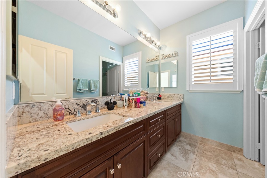 10140 Jacaranda Court Rancho Cucamonga, CA 91737 - Photo 39 of 70 Jack and Jill Bathroom Upstairs
