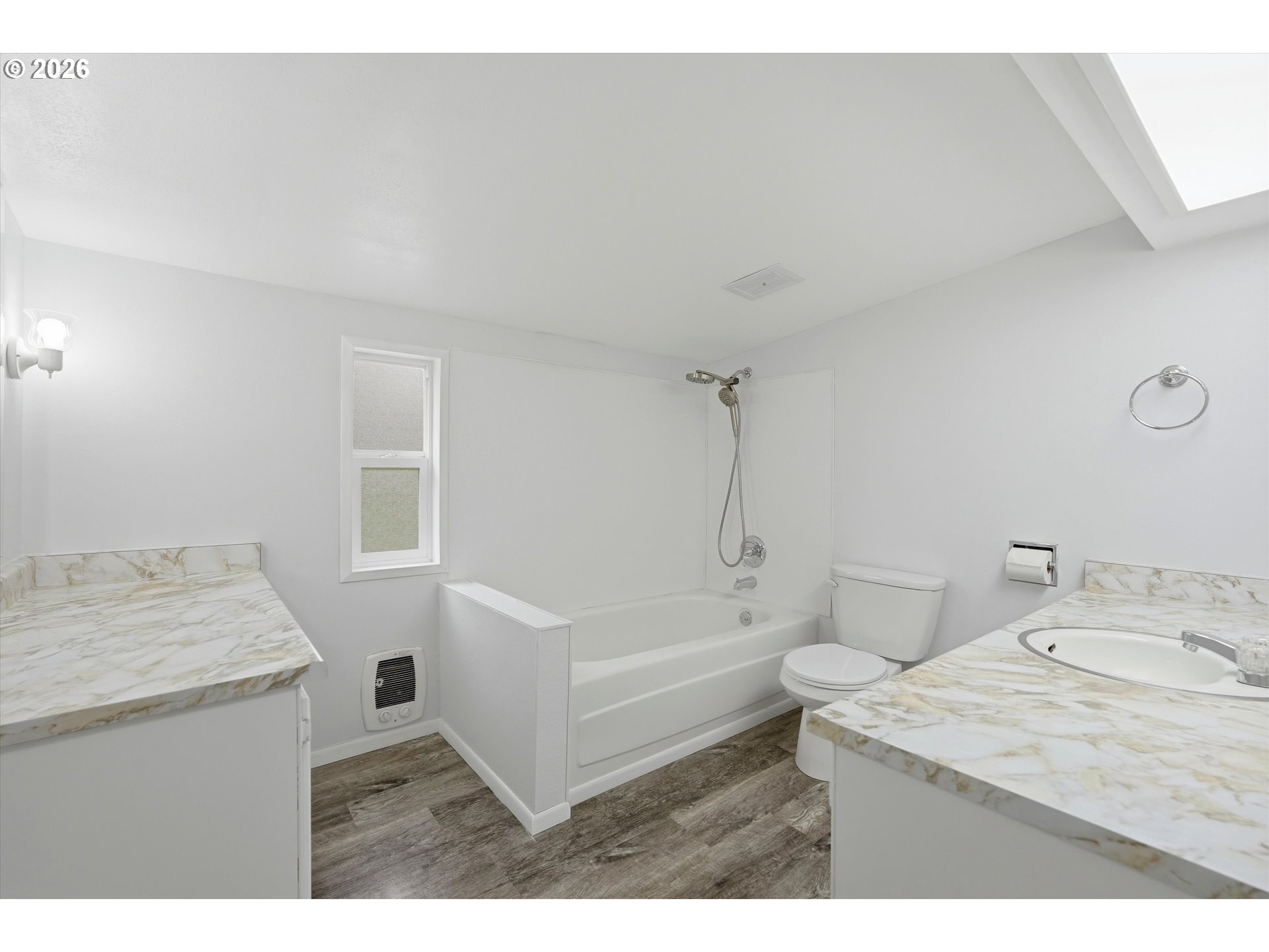 4621 Ohio Street Longview, WA 98632 - Photo 26 of 29 a bathroom with a sink toilet vanity and bathtub
