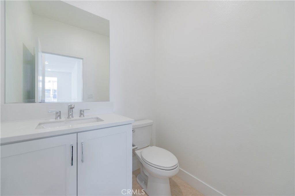 414 Treble Irvine, CA 92618 - Photo 30 of 34 a bathroom with a toilet a sink and mirror