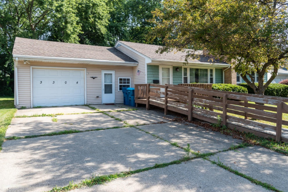 3304 Grace Road Kalamazoo, MI 49006 - Photo 4 of 28 RN5_5410