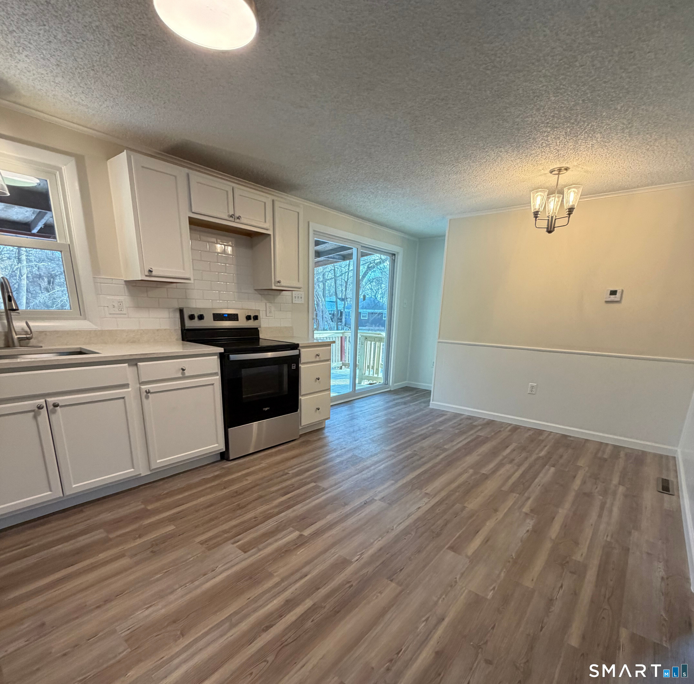 328 Hammock Road Westbrook, CT 06498 - Photo 4 of 18 Eat-In Kitchen