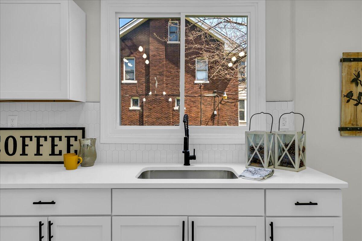 1517 Edison Street Detroit, MI 48206 - Photo 20 of 52 20-Edison-48