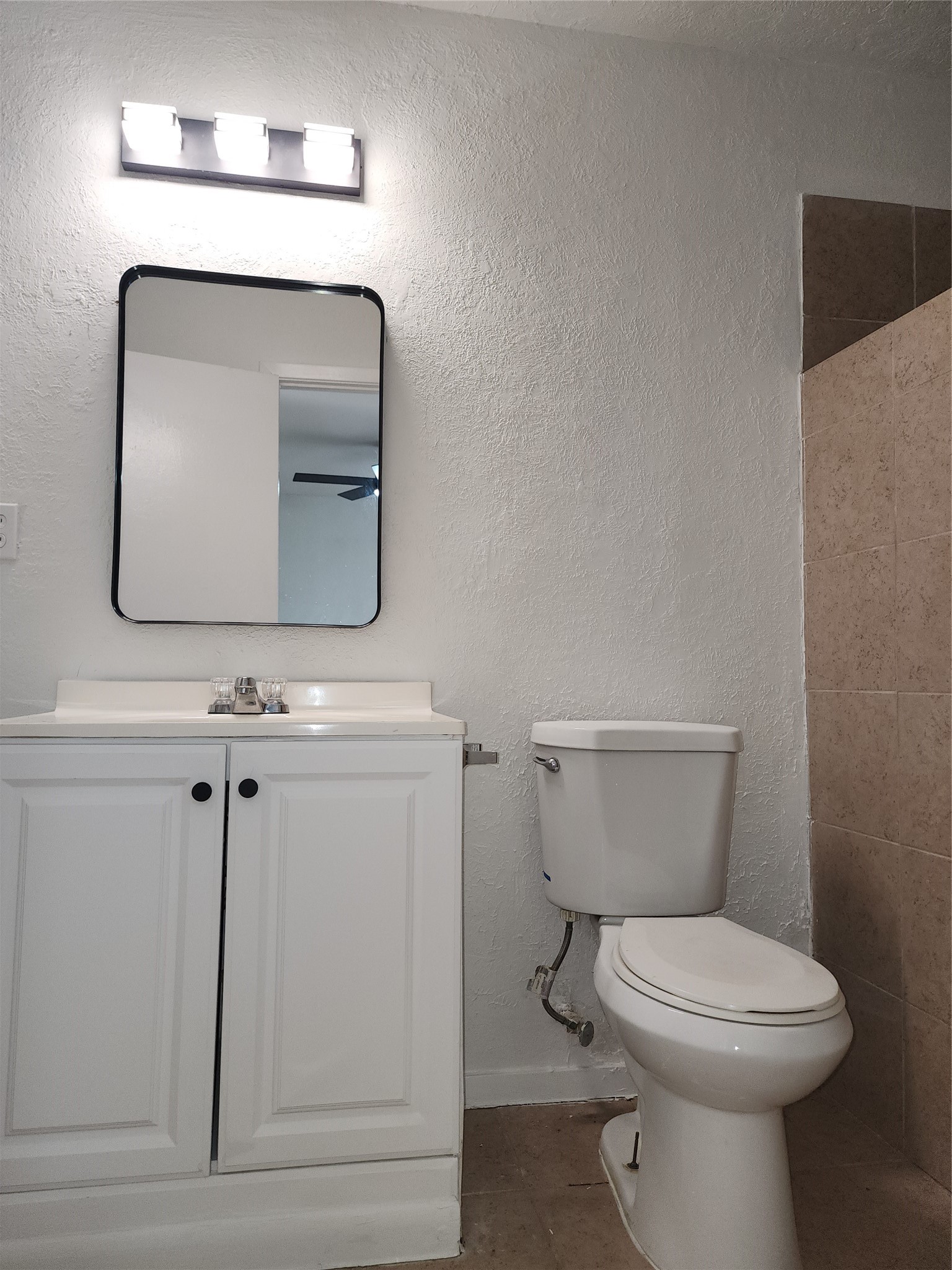 14033 Garber Lane, Unit 2 Houston, TX 77015 - Photo 13 of 15 Bathroom.