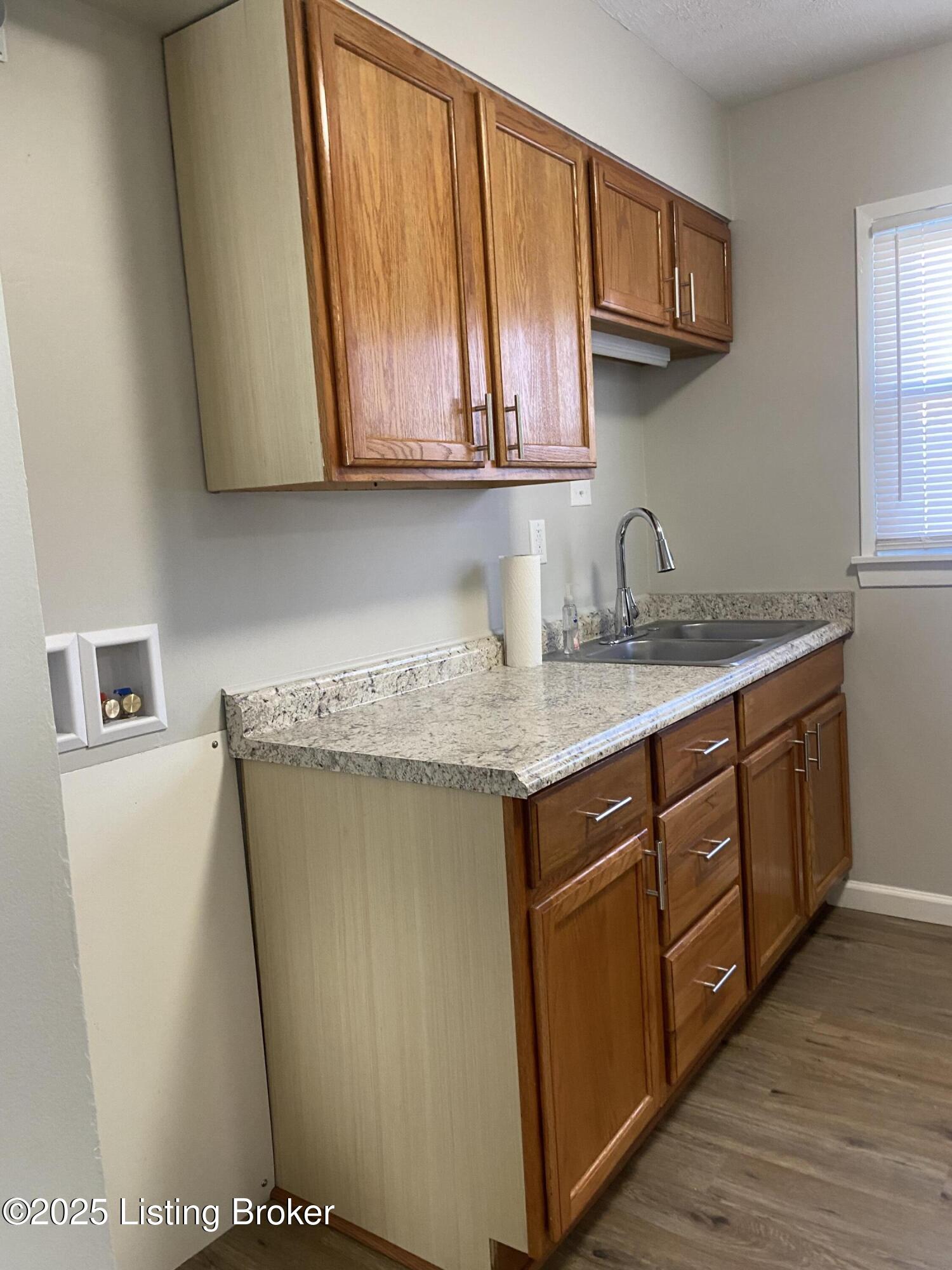 140 Meadowood Road Louisville, KY 40229 - Photo 4 of 15 GARY20