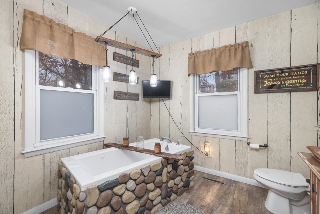 7785 Prairie Hill Road South Beloit, IL 61080 - Photo 21 of 46 a bathroom with a sink toilet and shower