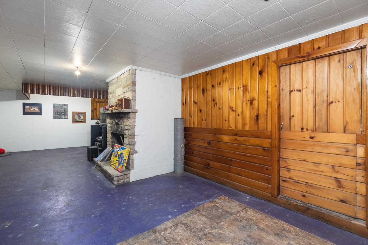 7785 Prairie Hill Road South Beloit, IL 61080 - Photo 31 of 46 a view of an entryway with wooden floor