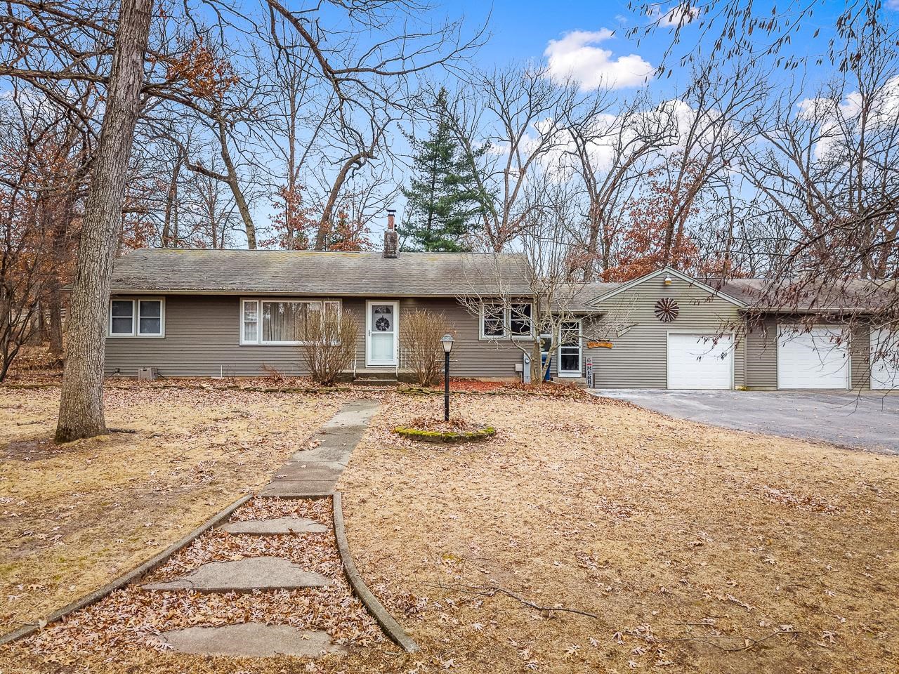 7785 Prairie Hill Road South Beloit, IL 61080 - Photo 46 of 46 a front view of a house with a yard