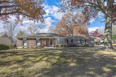 $765,000 | 10314 Manor Road, Leawood, KS 66206