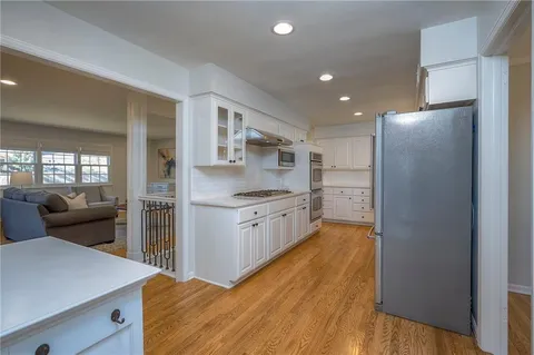 $765,000 | 10314 Manor Road, Leawood, KS 66206