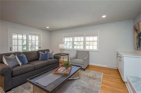 $765,000 | 10314 Manor Road, Leawood, KS 66206