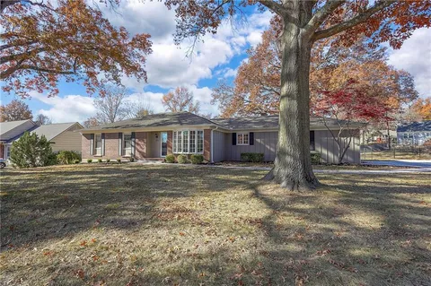 $765,000 | 10314 Manor Road, Leawood, KS 66206