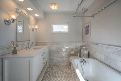 $765,000 | 10314 Manor Road, Leawood, KS 66206