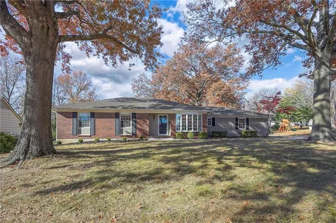 $765,000 | 10314 Manor Road, Leawood, KS 66206