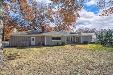 $765,000 | 10314 Manor Road, Leawood, KS 66206