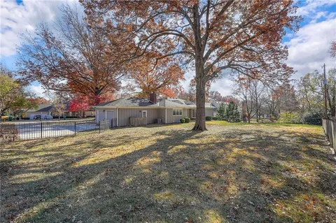 $765,000 | 10314 Manor Road, Leawood, KS 66206