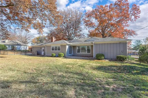 $765,000 | 10314 Manor Road, Leawood, KS 66206