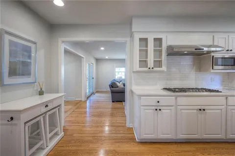 $765,000 | 10314 Manor Road, Leawood, KS 66206