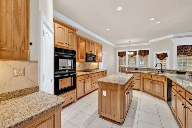 a view of a utility room with washer and dryer