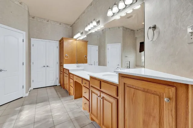 a view of an empty walk in closet