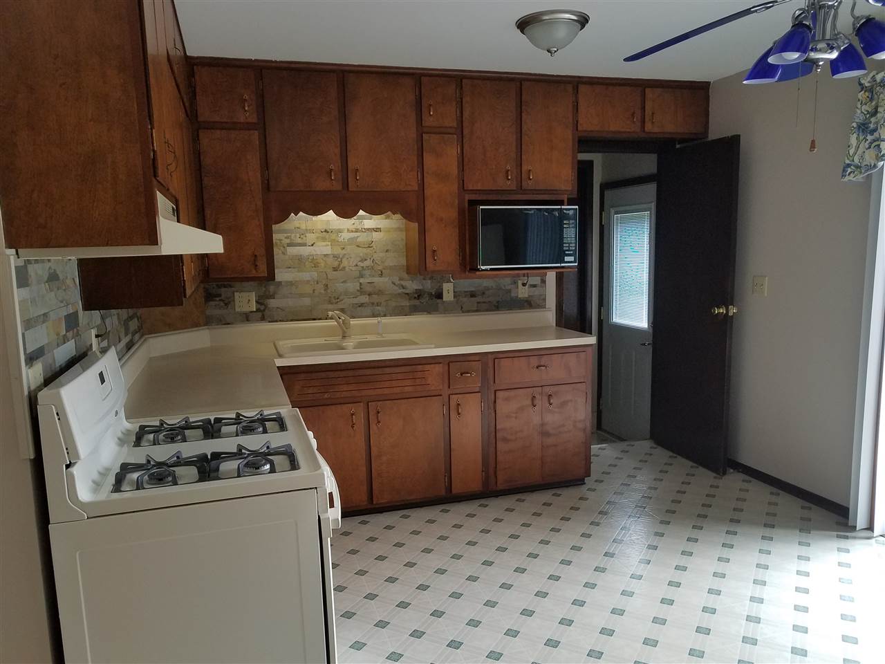 321 3rd Street Southwest Swisher, IA 52338 - Photo 2 of 28 Gallery Image 2