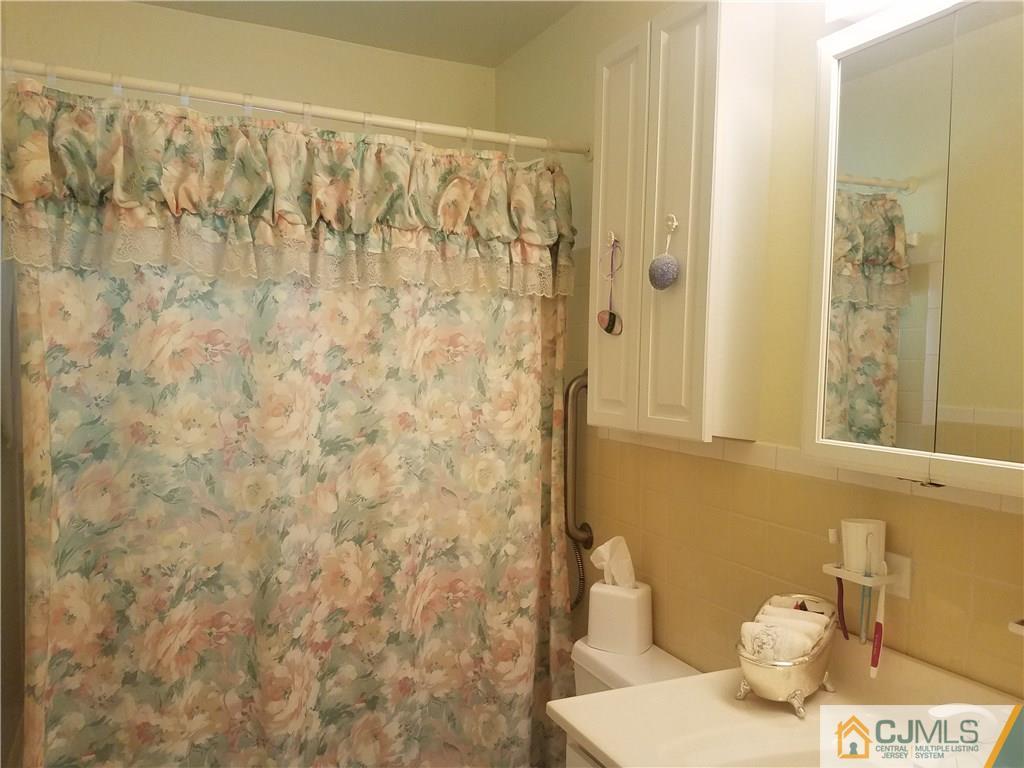197 Evergreen Road, Unit 9B Edison, NJ 08837 - Photo 5 of 20 Gallery Image 5