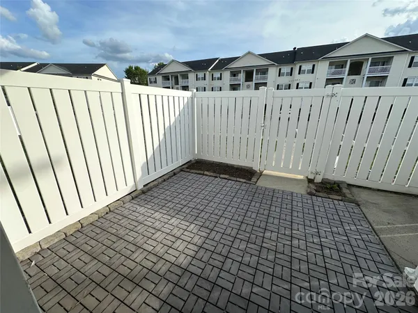 a view of a utility room