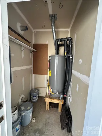 a view of backyard with cabin