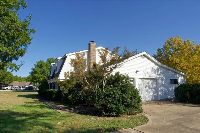 a view of a house with a yard and a fountain