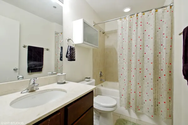 $1,900 | 1122 West Catalpa Avenue, Unit 414, Chicago, IL 60640