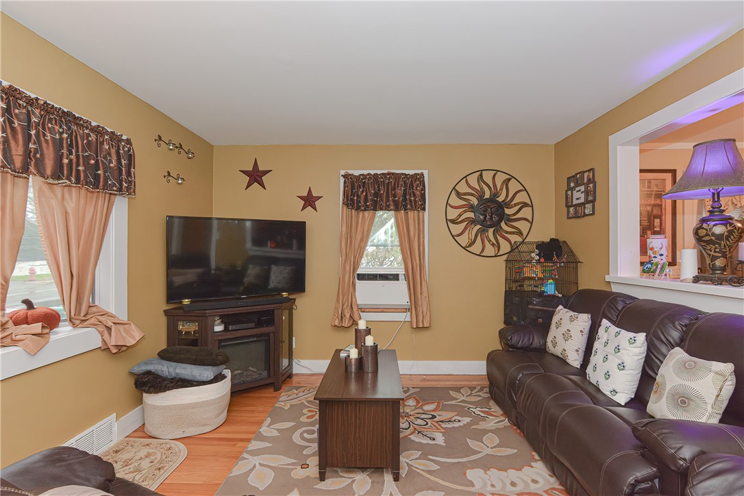 878 Bernon Street Woonsocket, RI 02895 - Photo 4 of 43 Gallery Image 4