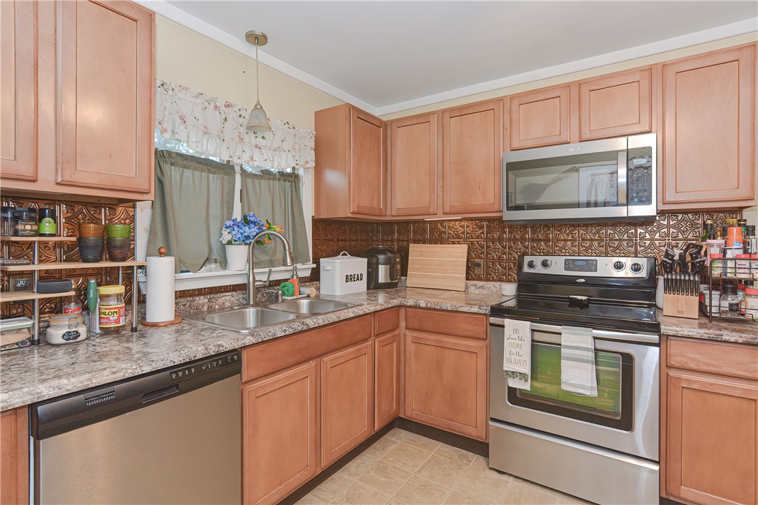 878 Bernon Street Woonsocket, RI 02895 - Photo 7 of 43 Gallery Image 7