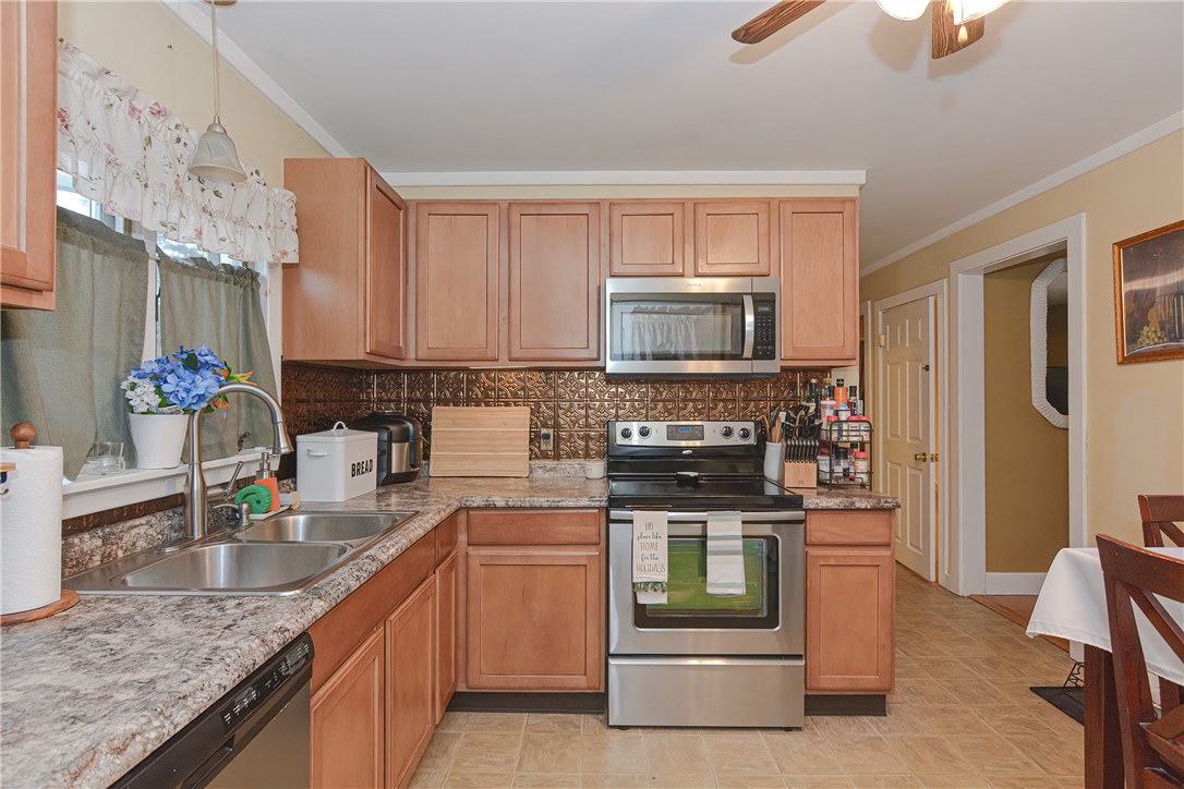 878 Bernon Street Woonsocket, RI 02895 - Photo 8 of 43 Gallery Image 8
