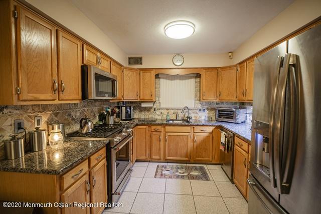 36 Hedgewood Road Howell, NJ 07731 - Photo 8 of 45 36HedgewoodRd_0108