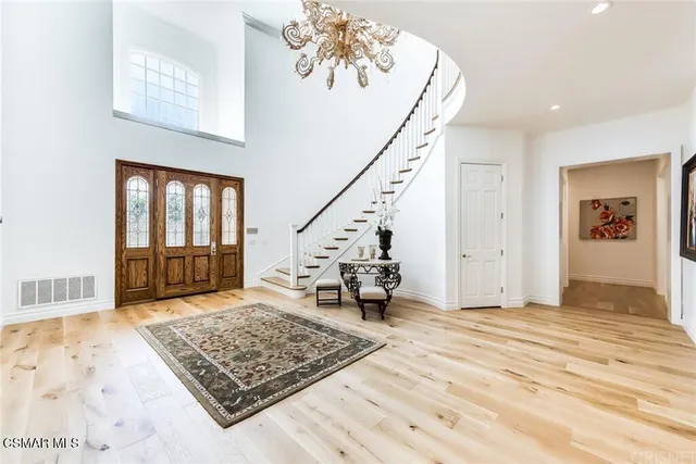 a view of an entryway with livingroom