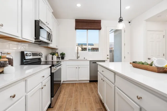 $362,990 | 6524 East Cresthaven Drive, Fresno, CA 93727