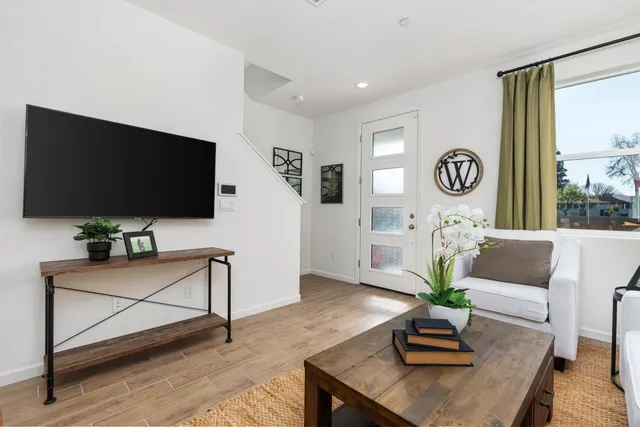 $362,990 | 6524 East Cresthaven Drive, Fresno, CA 93727